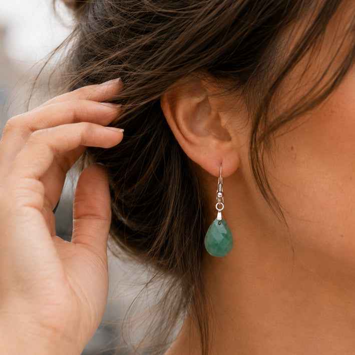Boucles d'oreilles pendantes femme en acier argenté avec pierre aventurine verte en goutte