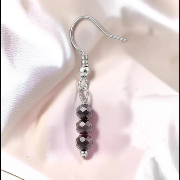 Boucle d'oreille pendante femme en pierre grenat rouge facettée du Pakistan