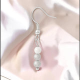 Boucles d'Oreilles Howlite blanche PRISMA® – 3 boules 4 mm, acier argenté