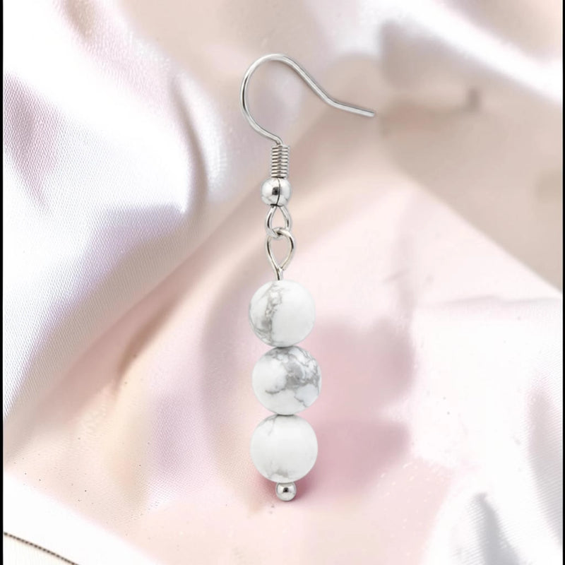 Boucle d'oreille pendante femme en pierre naturelle howlite blanche du Zimbabwe