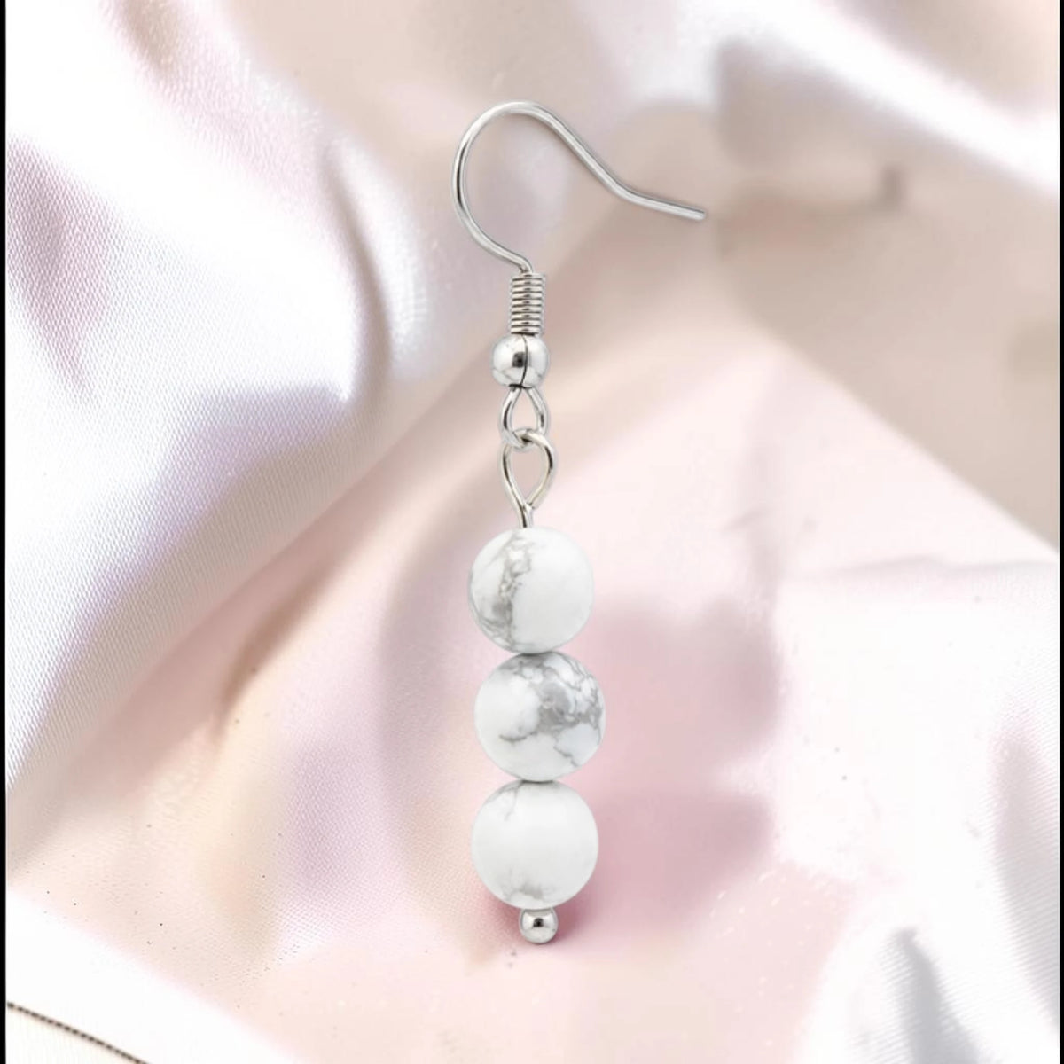 Boucle d'oreille pendante femme en pierre naturelle howlite blanche du Zimbabwe