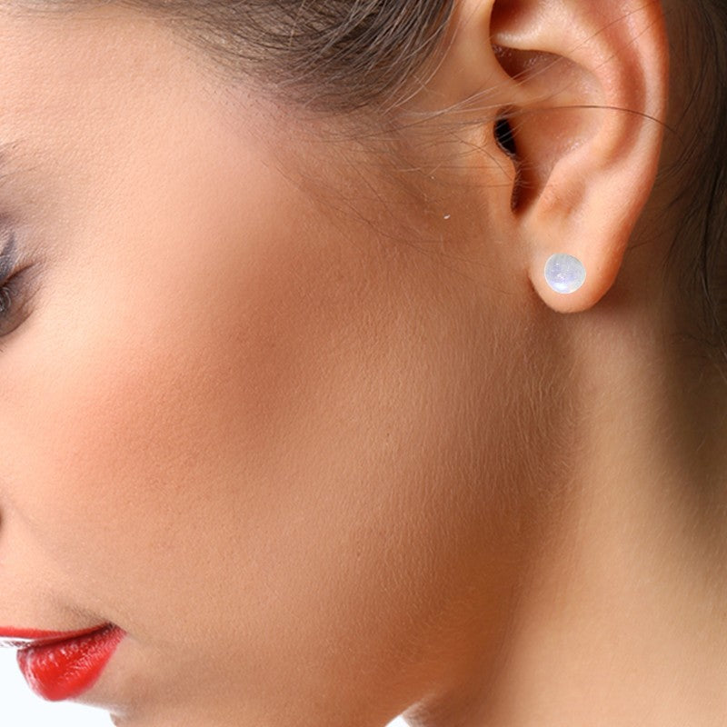 Boucles d'oreilles pierre de lune Alcyone portées sur oreille