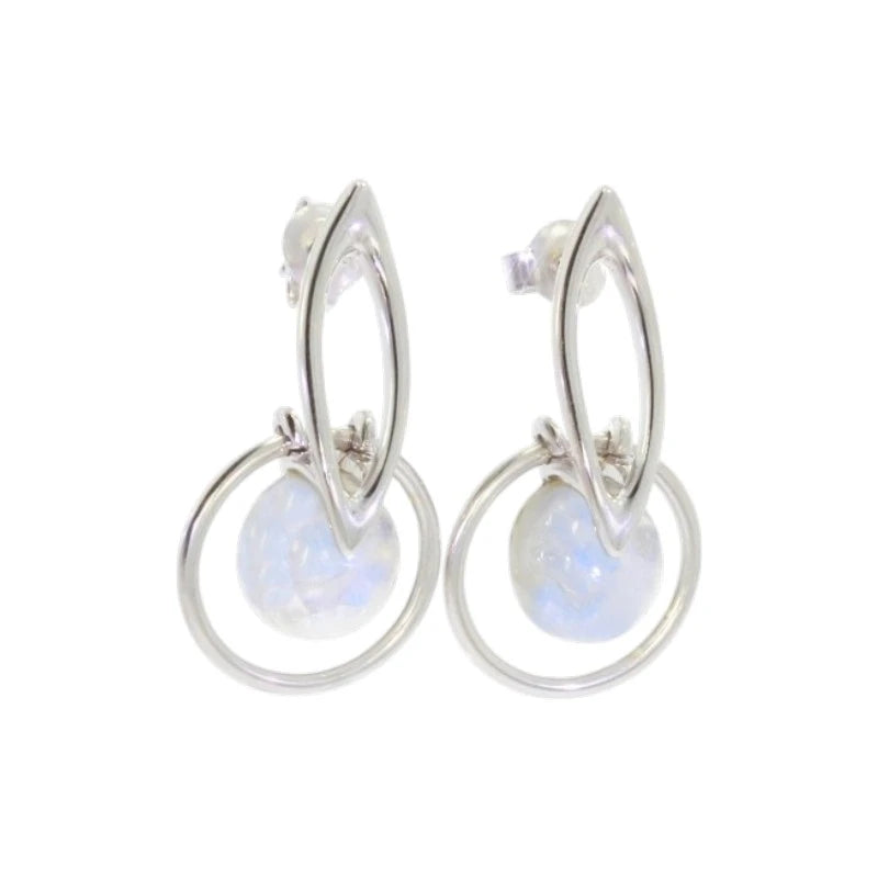 Paire de boucles d'oreilles pierre de lune Céléno sur fond blanc, argent 925 rhodié