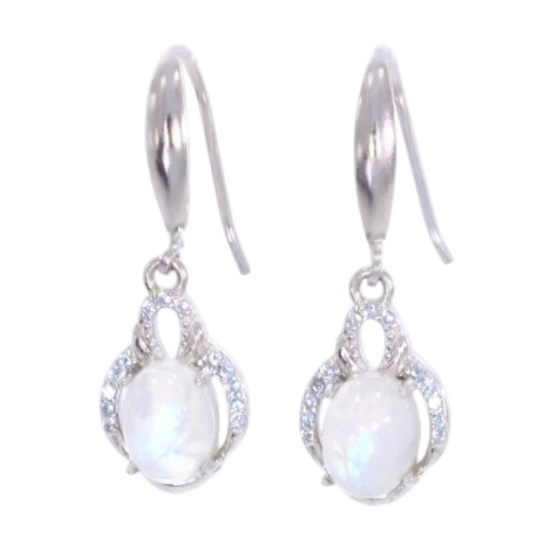 Paire de boucles d'oreilles pierre de lune Alphératz sur fond blanc, argent 925 rhodié