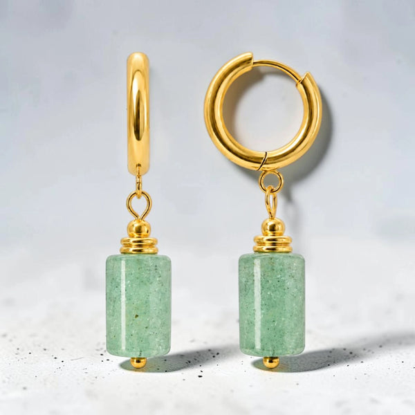 Boucles d'oreilles quartz fuschite en pierre naturelle taillée en tube sur créole dorée