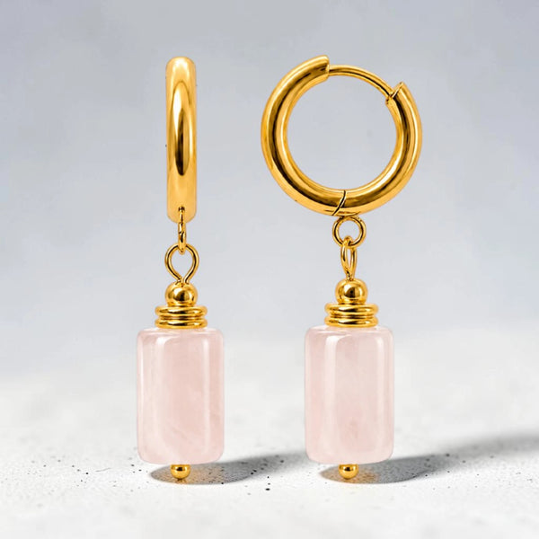 Boucles d'oreilles quartz rose en pierre naturelle taillée en tube sur créole dorée