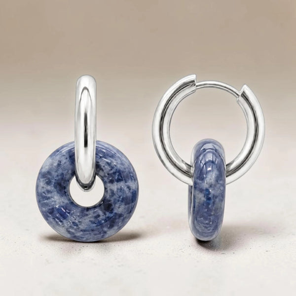 Boucles d'oreilles sodalite donut 15 mm en pierre naturelle sur créole argentée