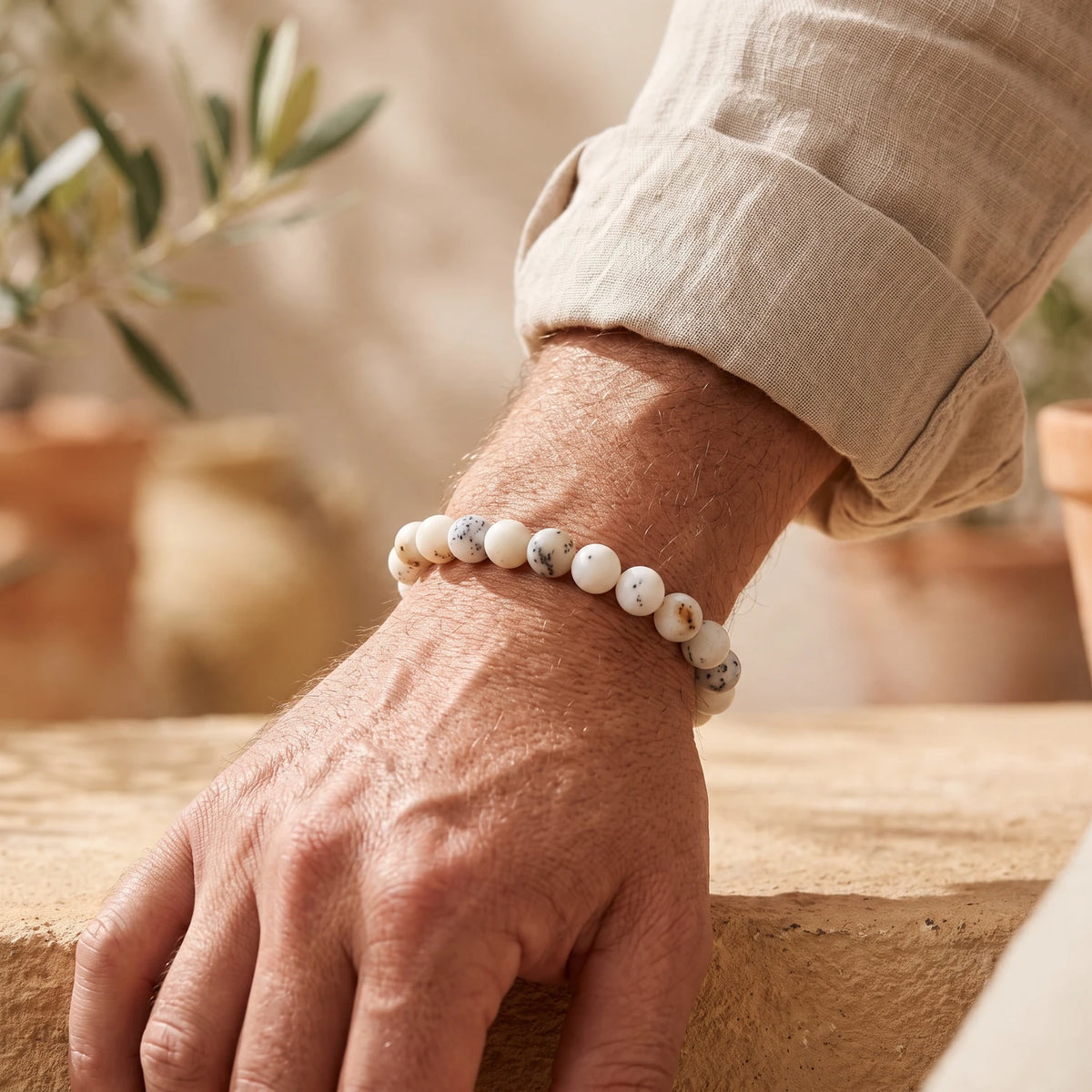 Bracelet agate dendrite homme en perles de 8 mm, pierre naturelle blanche et noire au poignet