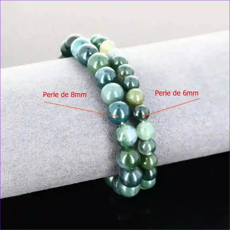 Détail inclusions vertes type "mousse" du bracelet pierre naturelle Agate Mousse véritable. Qualité lithothérapie pour abondance et équilibre.