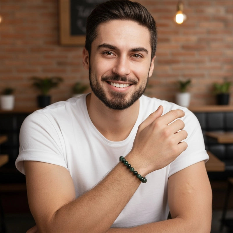 bracelet agate mousse pour homme perles 8 mm porté au poignet