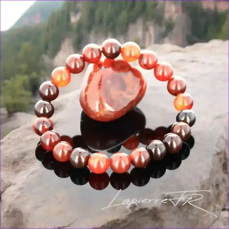 Détail perles rubanées colorées du bracelet pierre naturelle Agate Rubanée véritable. Qualité lithothérapie pour protection et apaisement.
