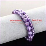 Détail perles violettes lumineuses du bracelet pierre naturelle Améthyste véritable. Qualité lithothérapie pour méditation et troisième œil.