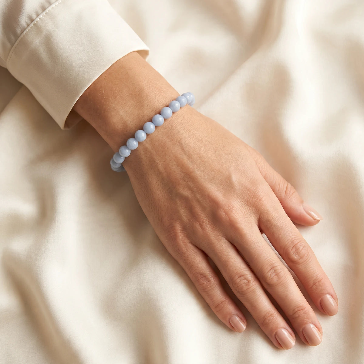 Bracelet angélite femme discret en perles de 6 mm, pierre naturelle bleu ciel, cadeau tout en douceur