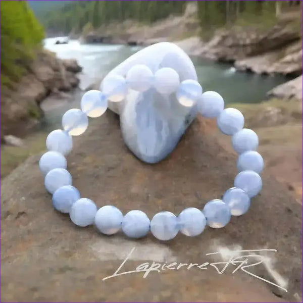 Bracelet pierre naturelle véritable Calcédoine Bleue (Agate Dentelle Bleue) aux bandes pâles, perles rondes pour lithothérapie, calme et communication.