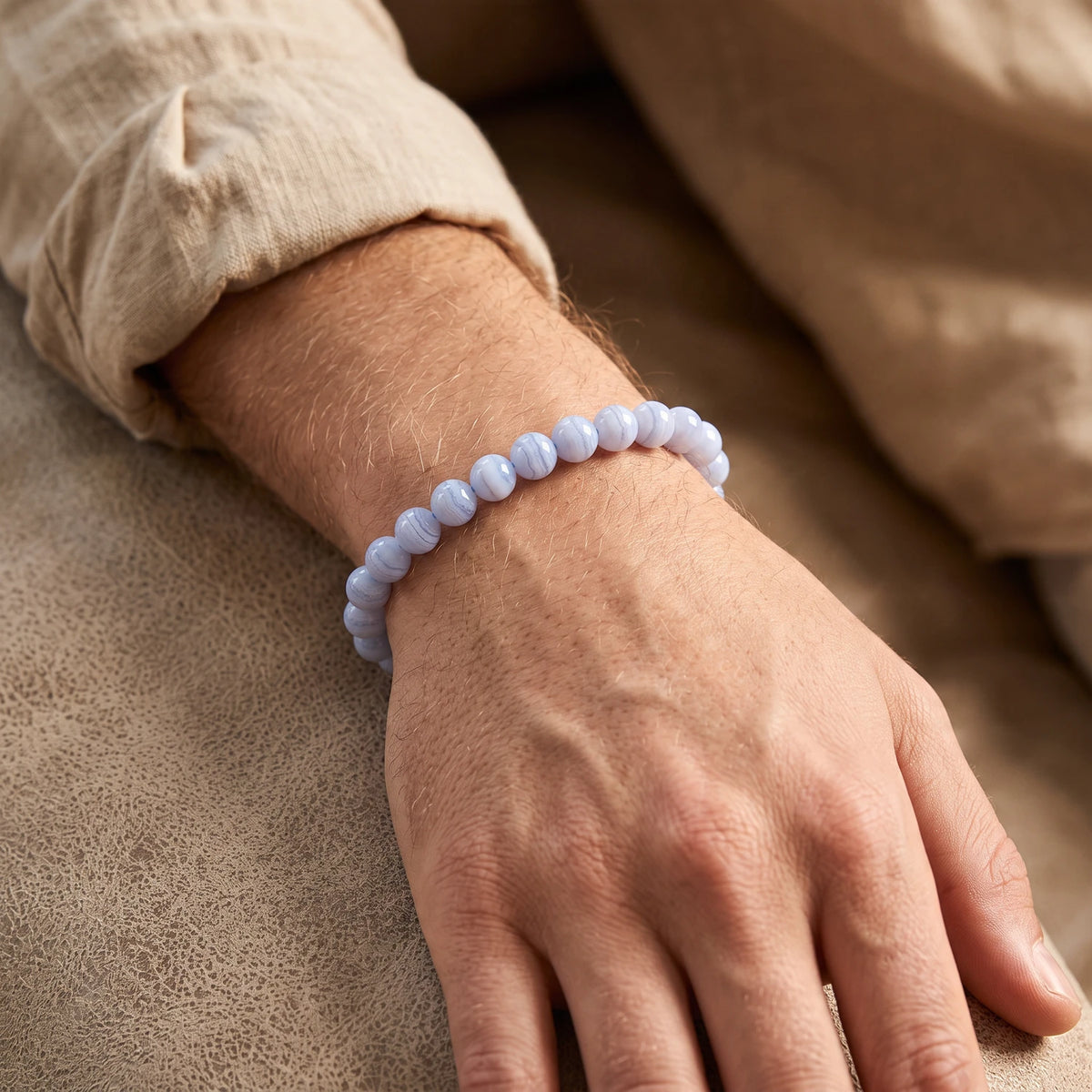 Bracelet calcédoine bleue homme en perles de 8 mm, pierre bleue naturelle au poignet