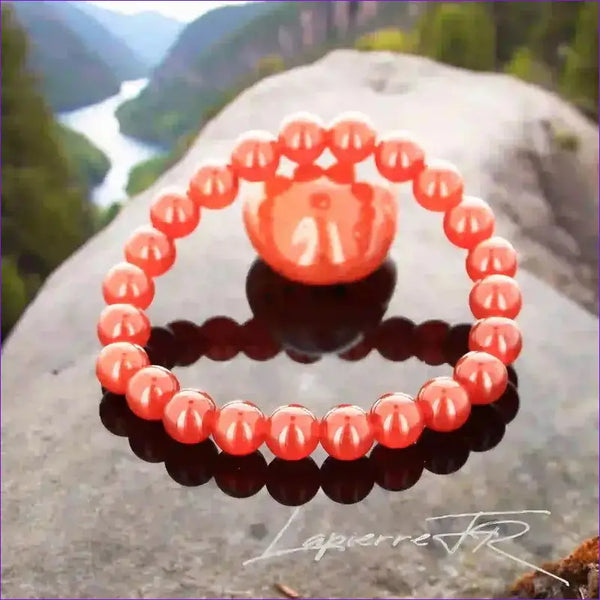 Détail perles chaudes oranges du bracelet pierre naturelle Cornaline véritable. Qualité lithothérapie pour courage et énergie.