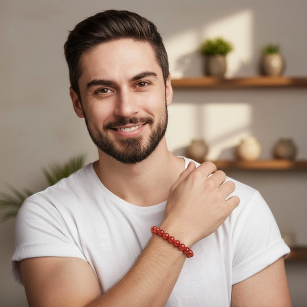 bracelet cornaline homme perles 8 mm porté au poignet – La Pierre