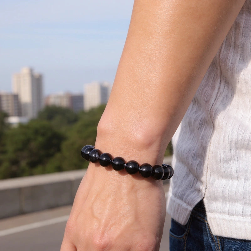 Gros plan perles Hypersthène – noir anthracite à lustré miroir