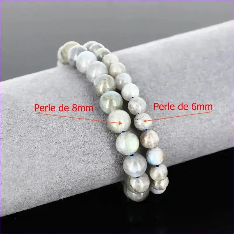 Détail reflets bleutés (labradorescence) du bracelet pierre naturelle Labradorite véritable. Qualité lithothérapie pour protection de l'aura.