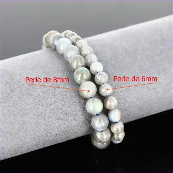 Détail reflets bleutés (labradorescence) du bracelet pierre naturelle Labradorite véritable. Qualité lithothérapie pour protection de l'aura.