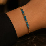 Bracelet Apatite Bleue FILÉA®, Perles Facettées 3 mm sur Chaîne Fine Dorée
