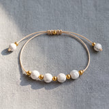 Bracelet Howlite ALTÉA®, Pierre Blanche sur Cordon Coulissant Beige et Doré