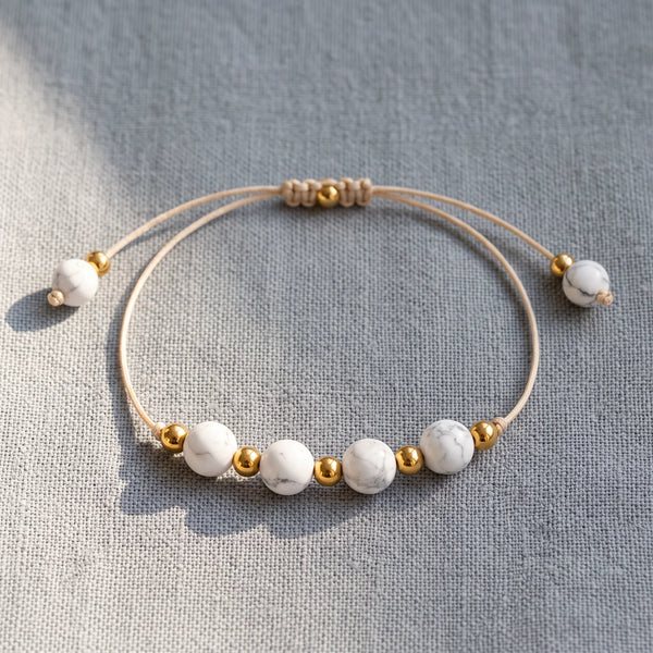 Bracelet pierre naturelle blanche ALTÉA® en howlite, cordon coulissant