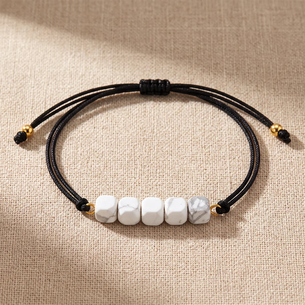 Bracelet pierre naturelle blanche KUBIK® en howlite, cordon coulissant