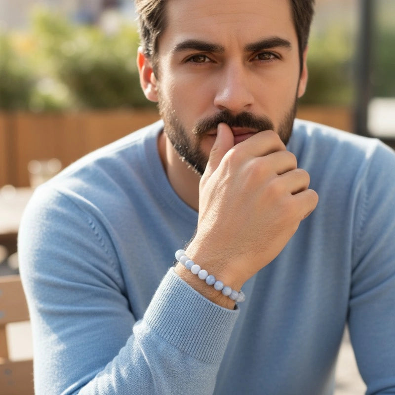 bracelet calcédoine bleue homme perles 8 mm porté au poignet