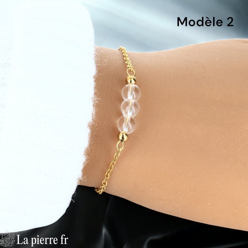 Bracelet cristal de roche modèle trois perles de 6 mm, chaîne dorée