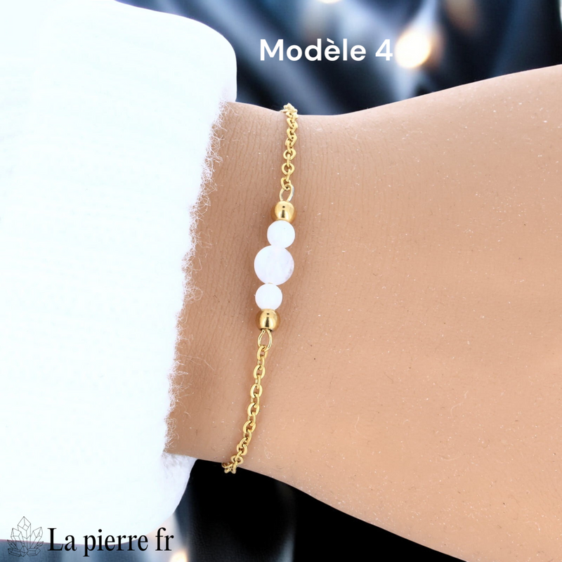 Bracelet pierre de lune perle centrale 6 mm encadrée de deux perles 4 mm