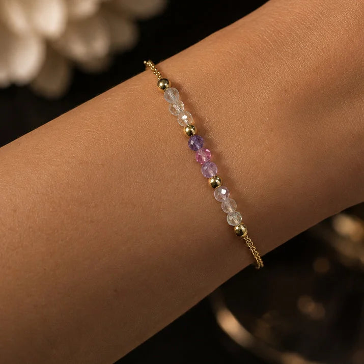 Bracelet fluorite FILÉA® porté au poignet d'une femme