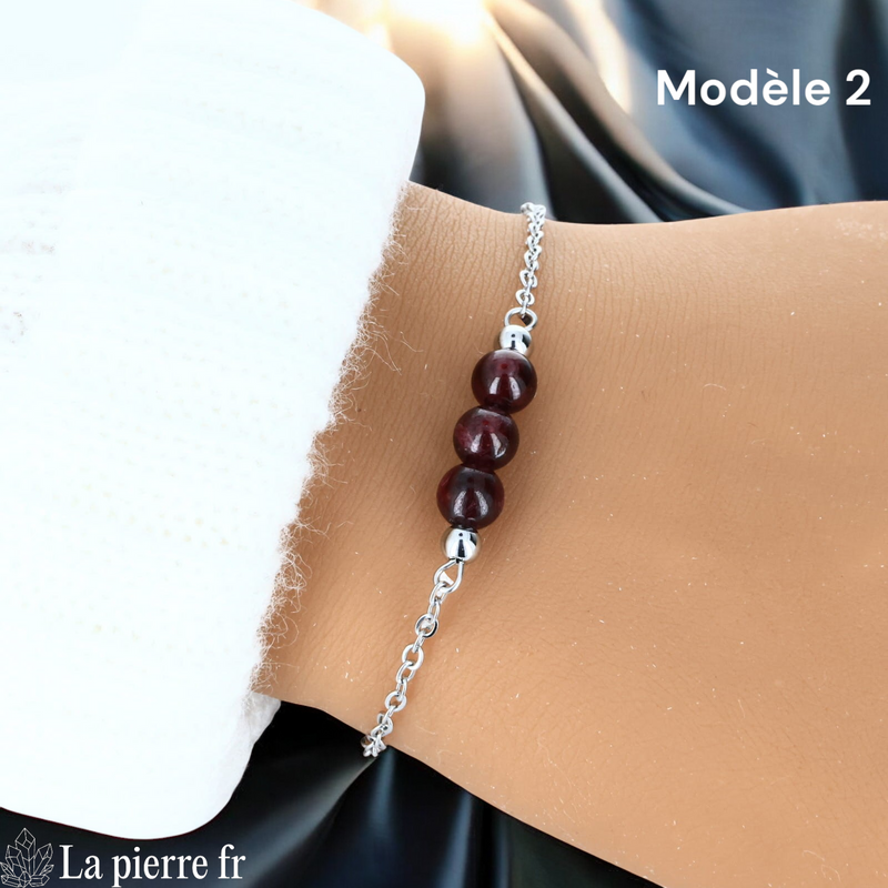 Bracelet grenat modèle trois perles de 6 mm, chaîne argentée
