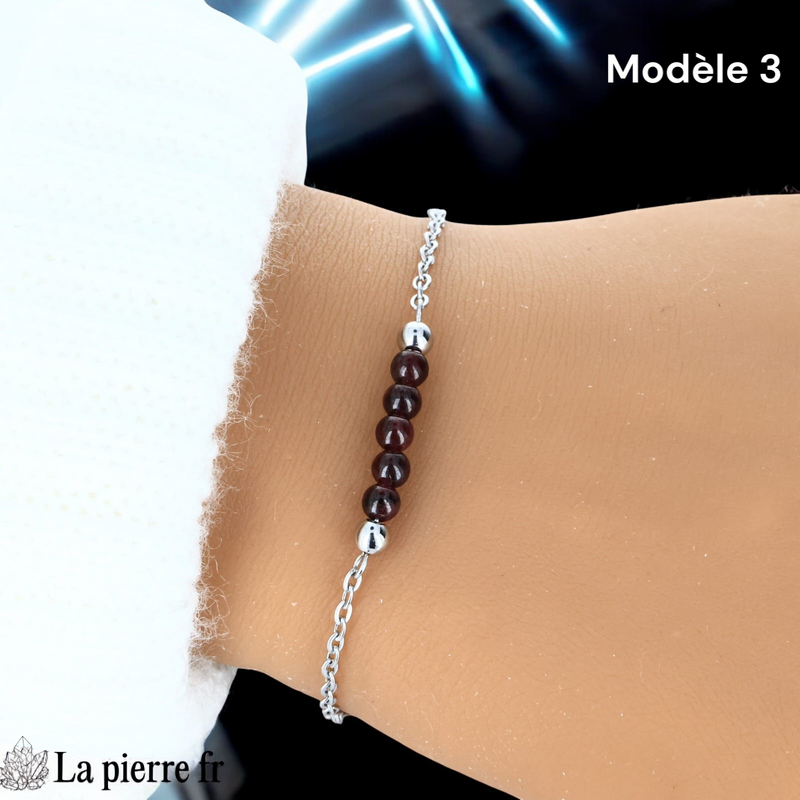 Bracelet grenat modèle cinq perles de 4 mm sur chaîne fine argentée