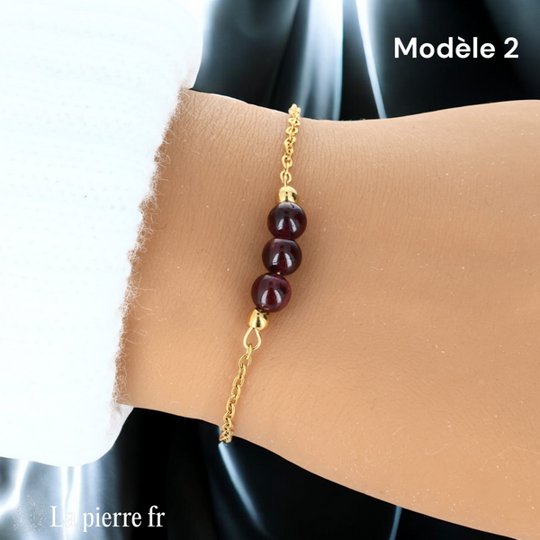 Bracelet grenat modèle trois perles de 6 mm, chaîne dorée