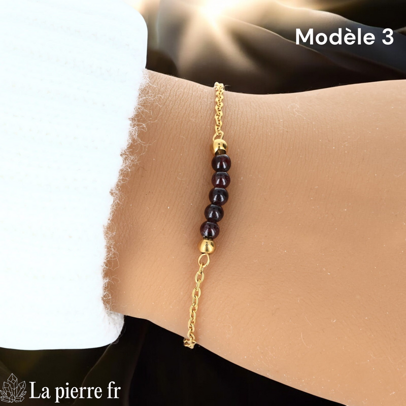 Bracelet grenat modèle cinq perles de 4 mm sur chaîne fine dorée