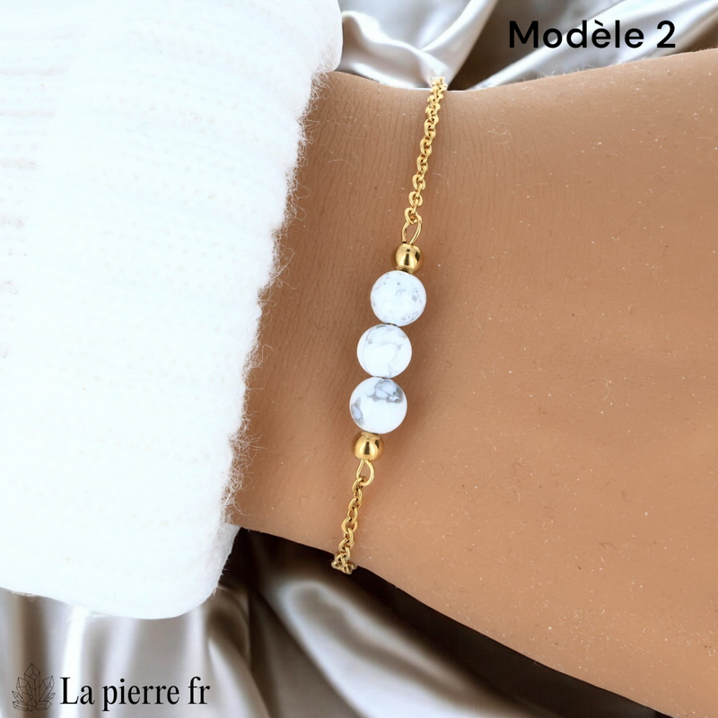 Bracelet howlite modèle trois perles de 6 mm, chaîne dorée