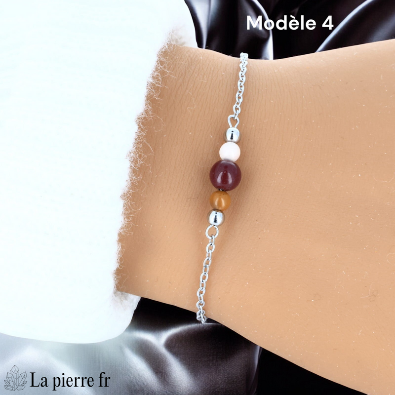 Bracelet jaspe mokaïte perle centrale 6 mm encadrée de deux perles 4 mm, finition argentée