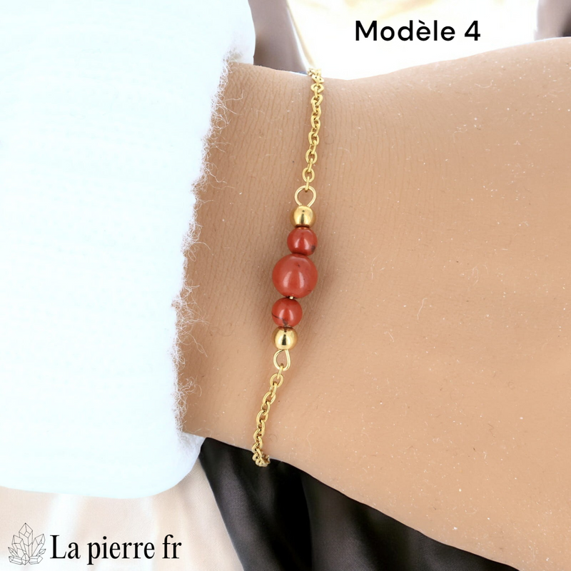 Bracelet jaspe rouge perle centrale 6 mm encadrée de deux perles 4 mm
