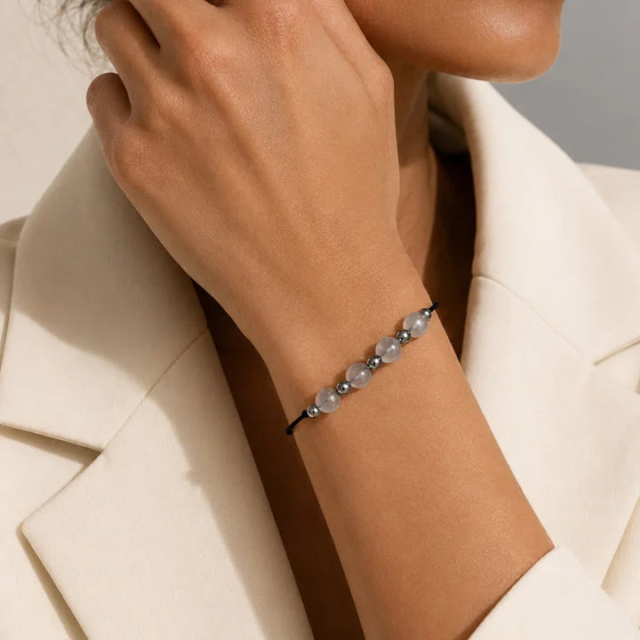 Bracelet labradorite femme ALTÉA® porté au poignet