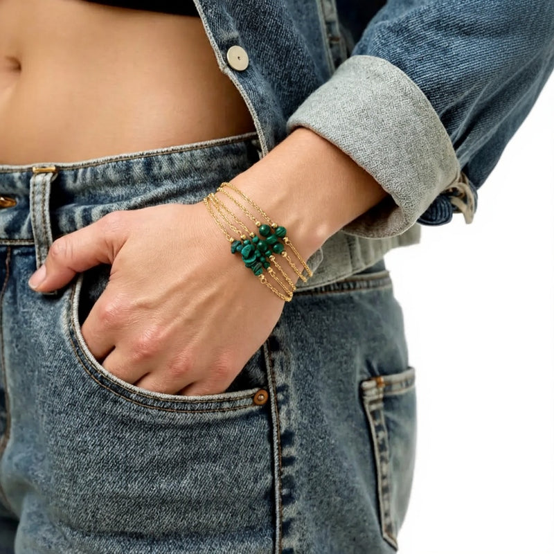 Bracelet en malachite et chaîne dorée, vue d'ensemble