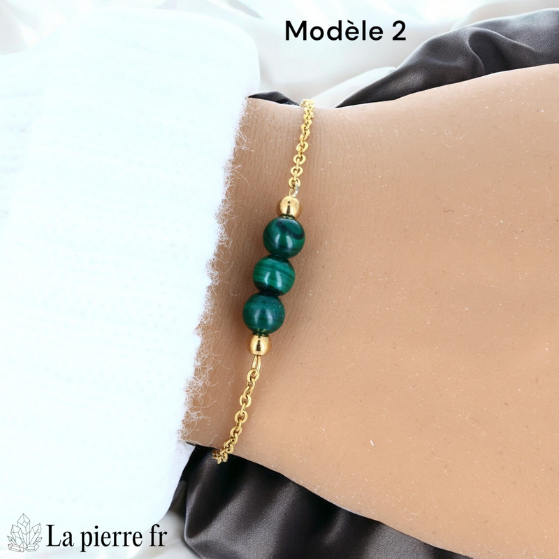Bracelet malachite modèle trois perles de 6 mm, chaîne dorée