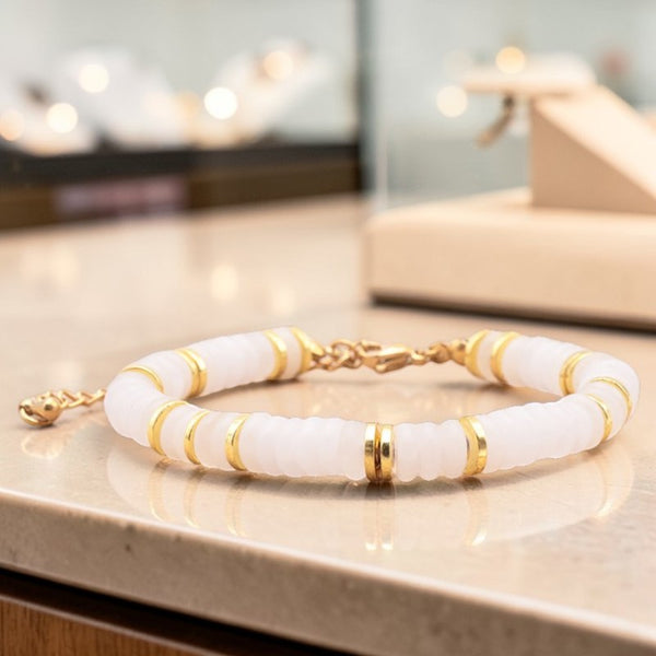 Bracelet pierre naturelle jade blanc femme DISQUE®, perles plates 6 mm et disques en acier doré sur chaînette