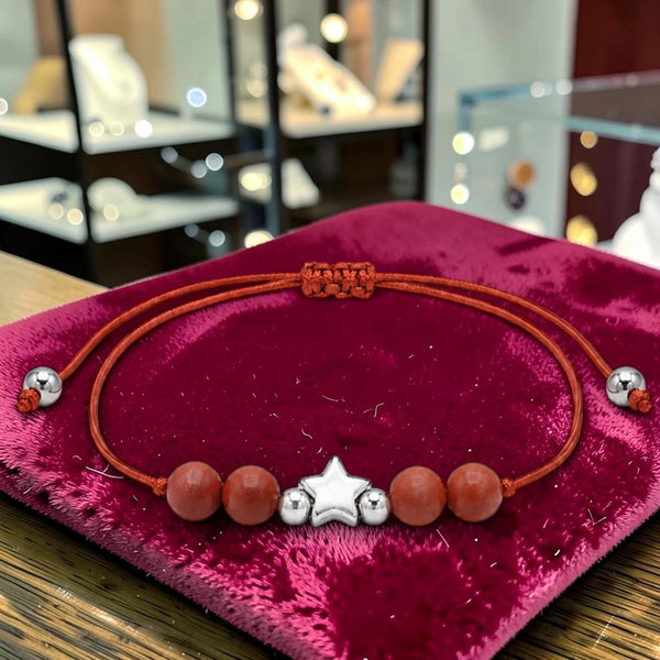 Bracelet pierre naturelle jaspe rouge ÉTOILE®, perles 6 mm sur cordon rouge coulissant et étoile argentée