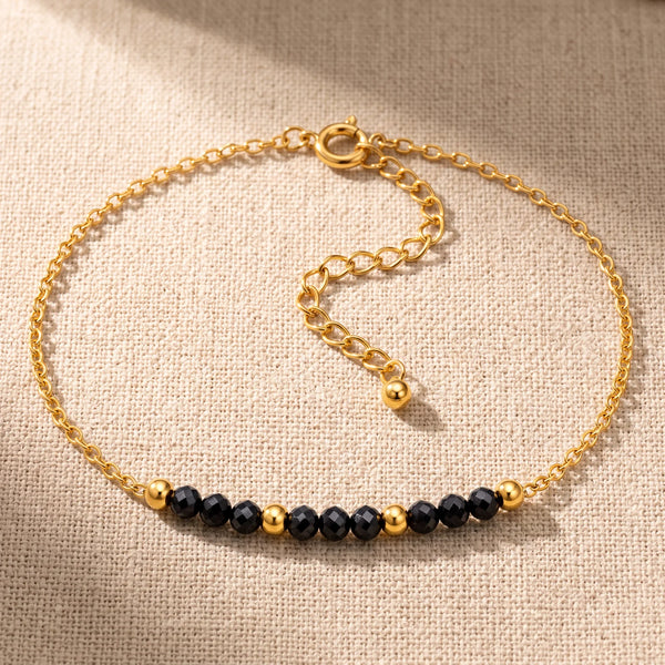 Bracelet pierre naturelle noire FILÉA®, perles de spinelle noir facettées sur chaîne fine dorée