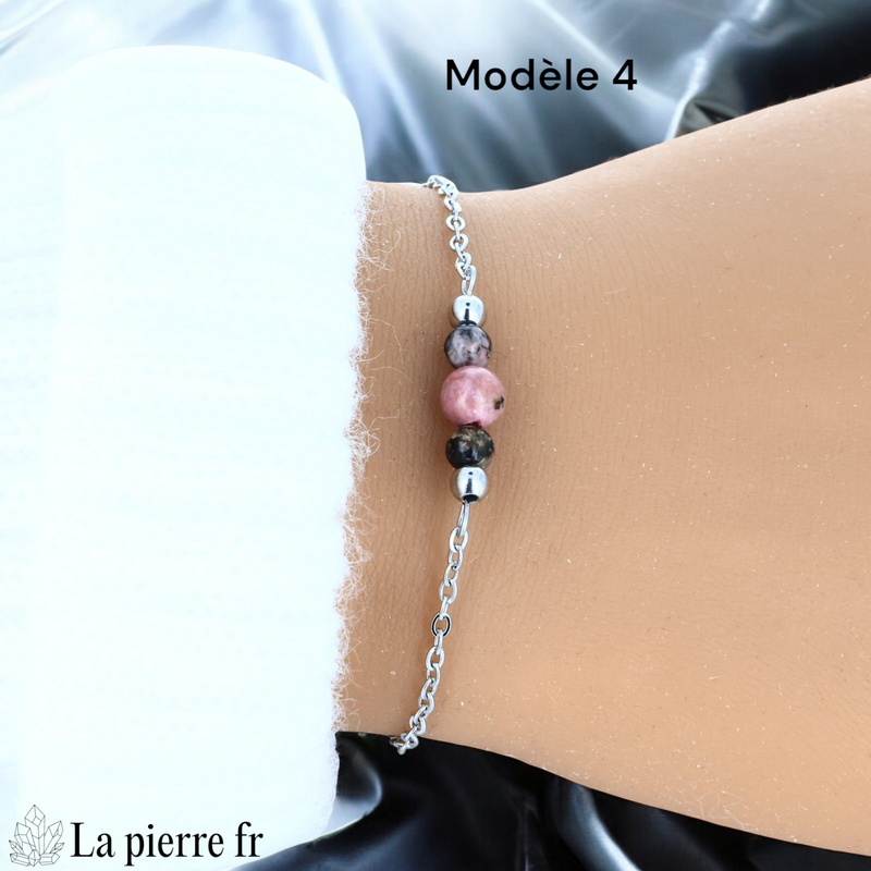 Bracelet rhodonite perle centrale 6 mm encadrée de deux perles 4 mm, finition argentée