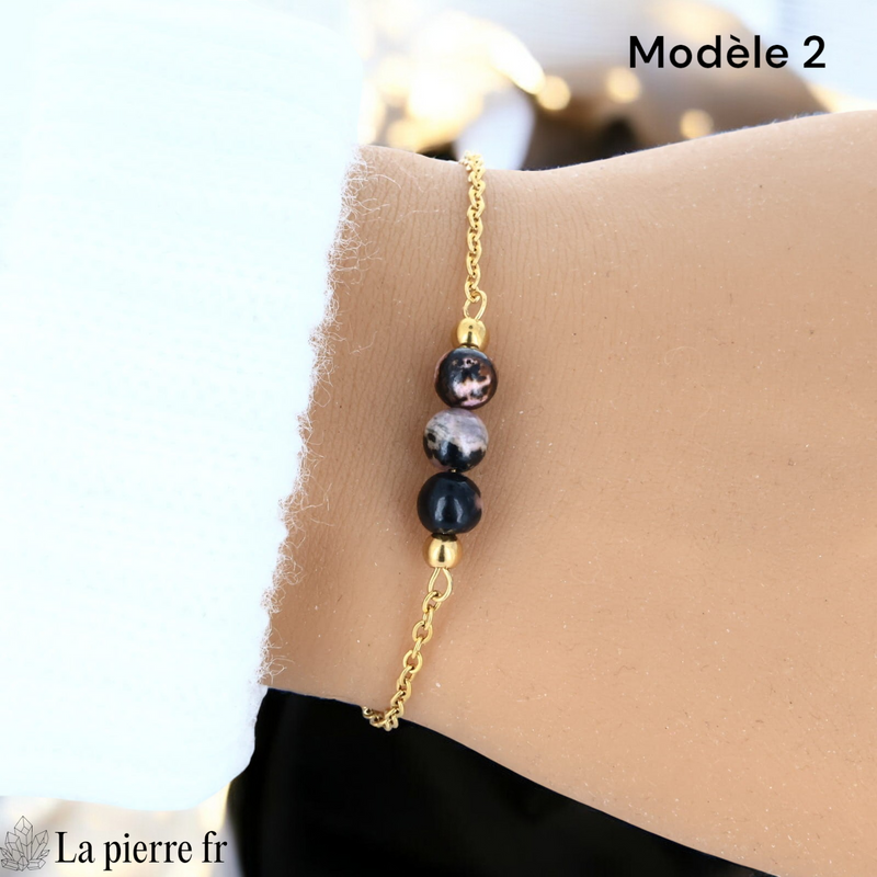 Bracelet rhodonite modèle trois perles de 6 mm, chaîne dorée