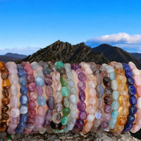 Bracelets en pierres roulées naturelles forme pépite – bijoux de lithothérapie La Pierre FR pour énergie et équilibre intérieur.