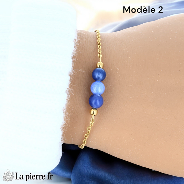 Bracelet sodalite modèle trois perles de 6 mm, chaîne dorée