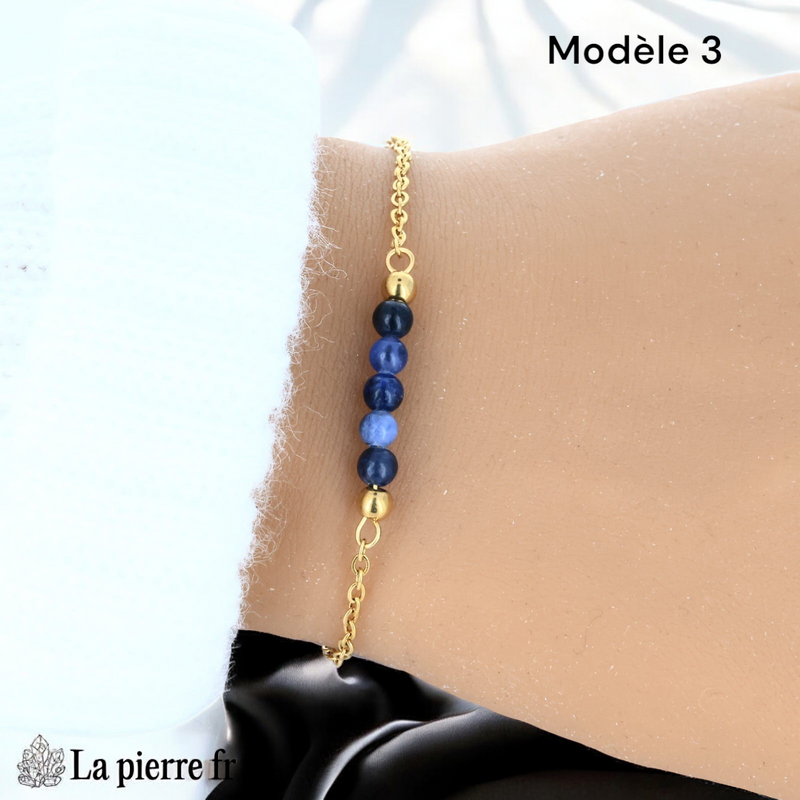 Bracelet sodalite modèle cinq perles de 4 mm sur chaîne fine dorée